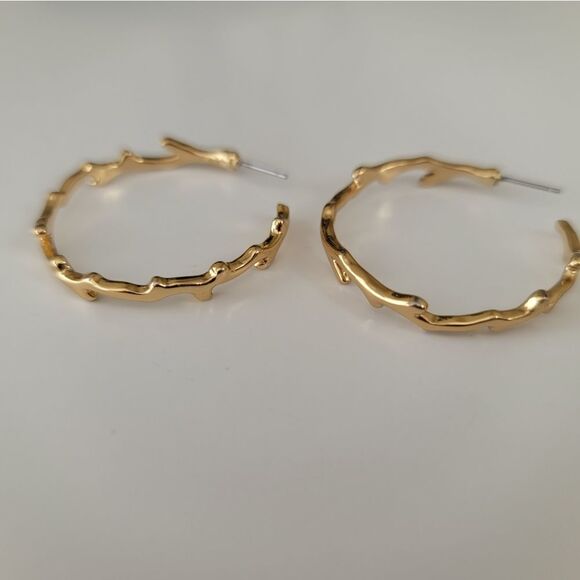 Earrings 𝅺Gold Tone Branch Hoop Earrings #0024 - Picture 4 of 8